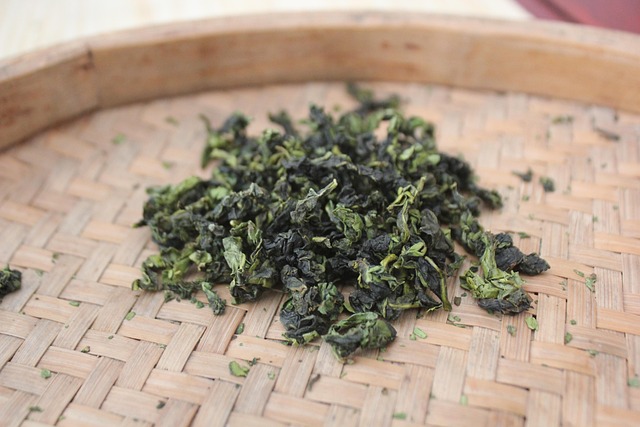Zelený sypaný kratom.
